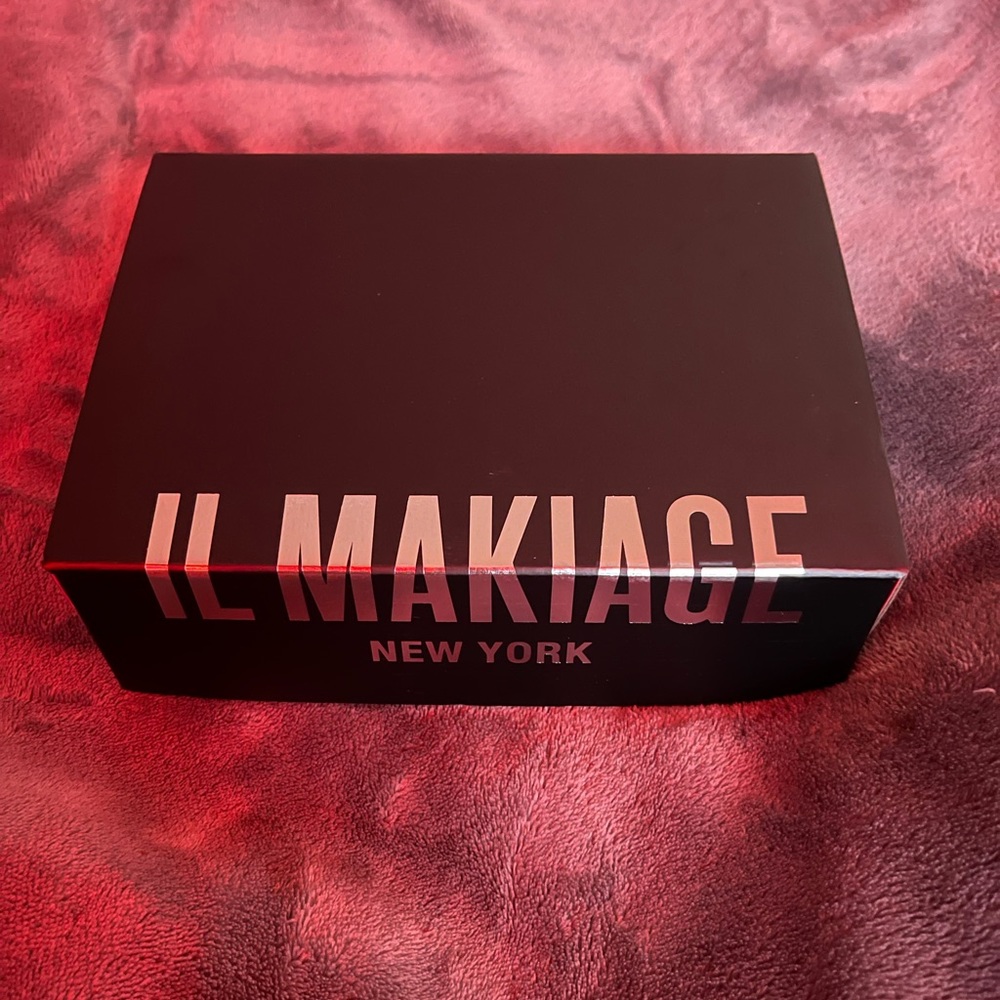 IL MAKIAGE Full coverage foundation// shade 030